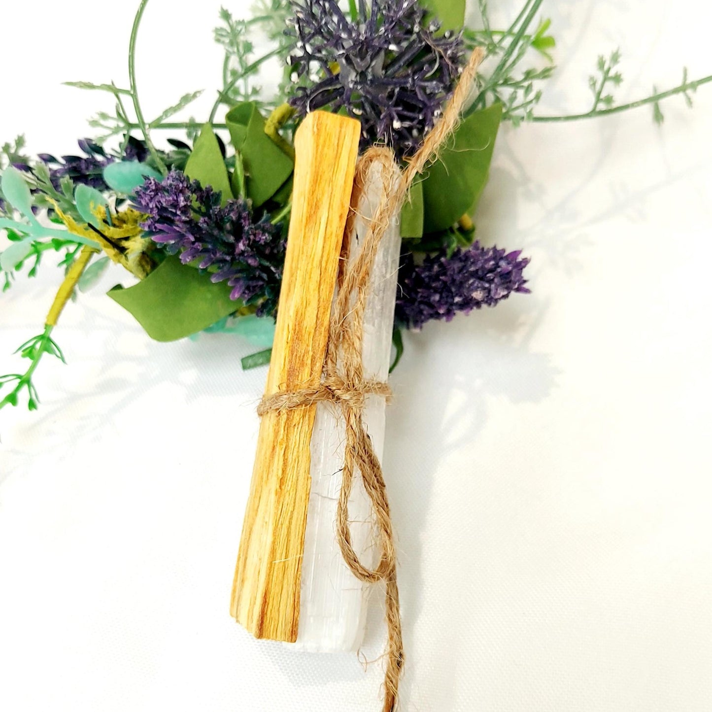 White Sage & 10 Piece Crystal Starter Kit, Palo Santo, Selenite Stick, White Sage Stick, Scallop Shell, Popular Crystals, UK Seller.