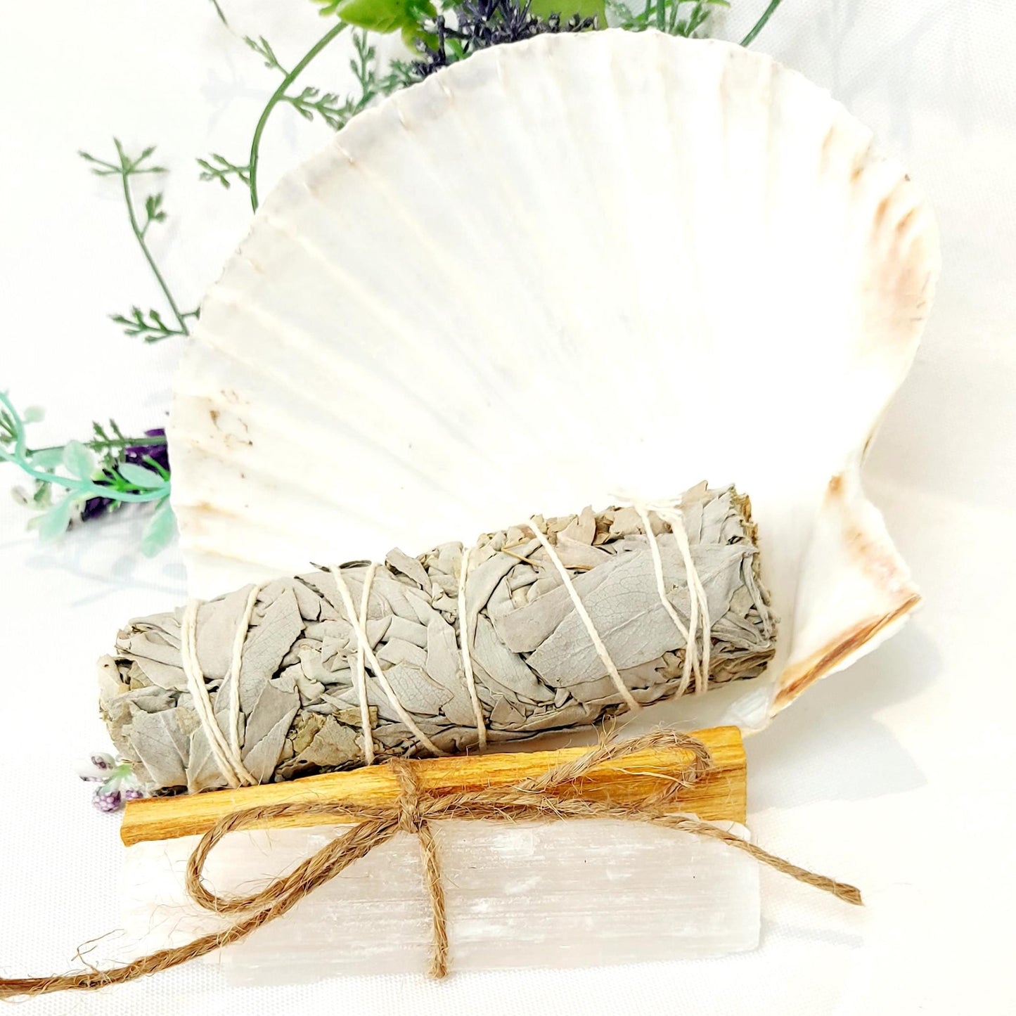 White Sage & 10 Piece Crystal Starter Kit, Palo Santo, Selenite Stick, White Sage Stick, Scallop Shell, Popular Crystals, UK Seller.
